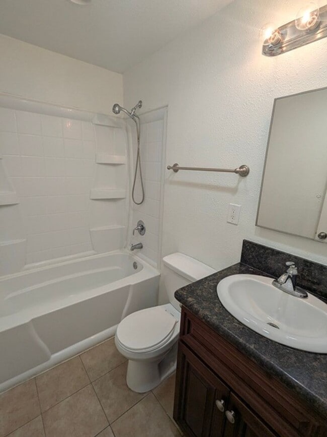 Building Photo - 4 Bed / 3 Bath with bonus room - Single Story Home in El Cajon