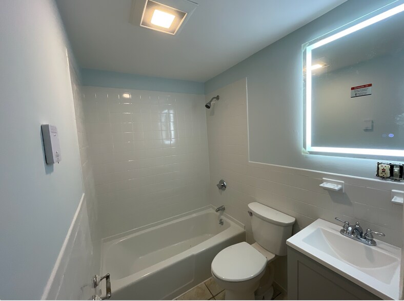 Building Photo - 197 W Wyoming Ave