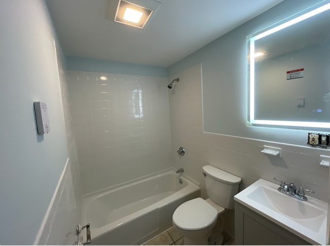 Building Photo - 197 W Wyoming Ave