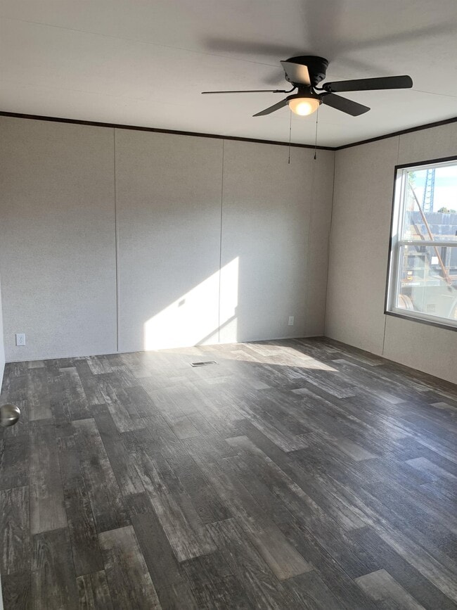 Building Photo - 104 Bristol St