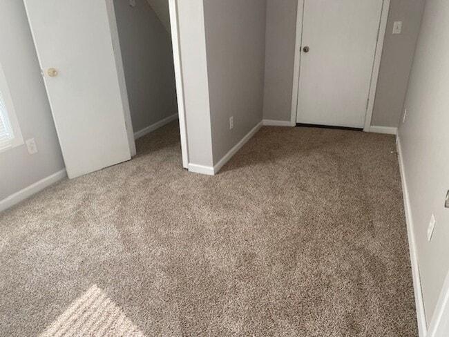 Building Photo - Duplex close to KU Med and close to entertainment and shopping