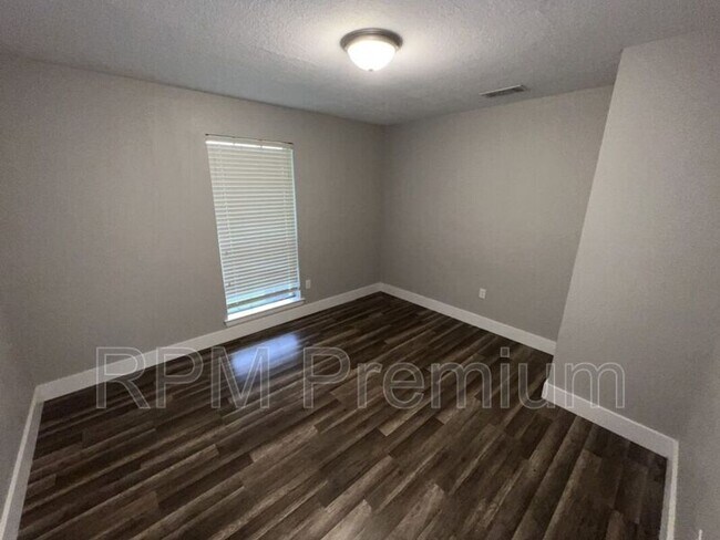 Building Photo - 464 Wilton Dr