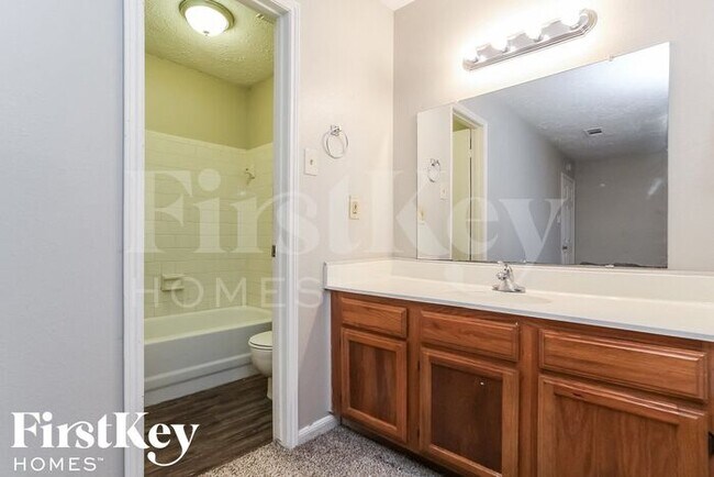 Building Photo - 16710 Lonesome Quail Dr