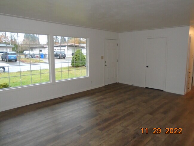 Building Photo - 247 44th Ave NE