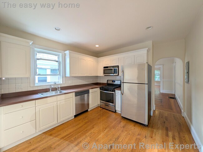 Building Photo - 41 Ossipee Rd