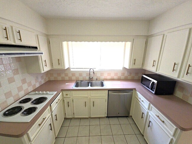 Building Photo - 12702 Ravensway Dr