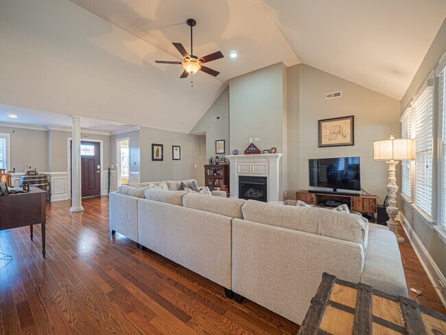 Building Photo - Available Mid-June in popular Carolina Palms!