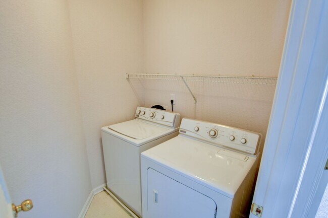 Building Photo - 2112 Seastone Trce