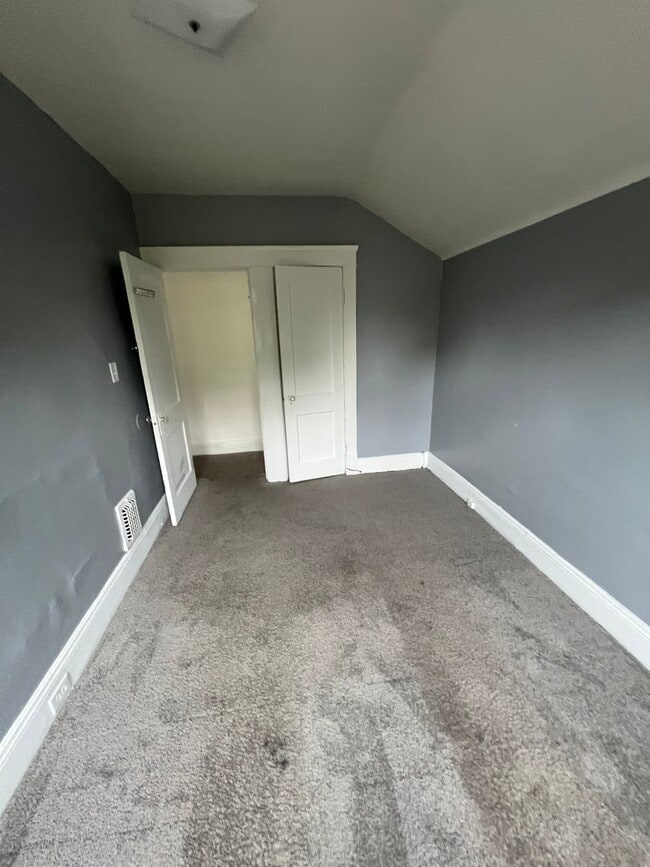 Building Photo - 4 Bedroom Single Family in Cleveland ,Ohio