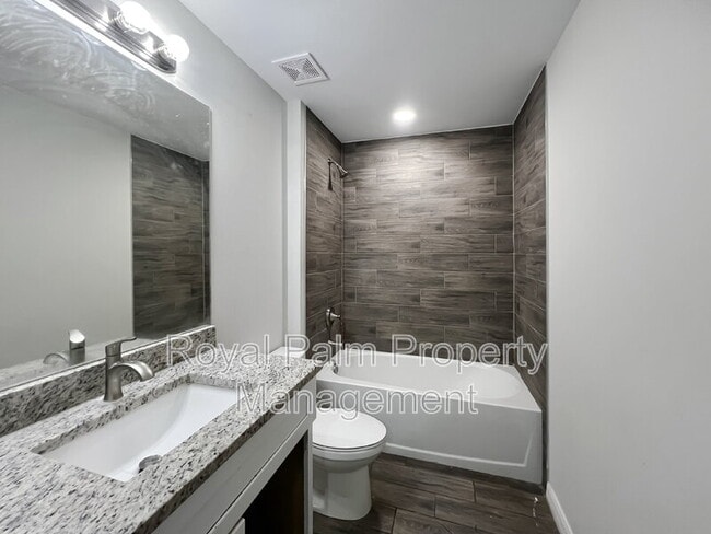 Building Photo - 1304 W 12th St