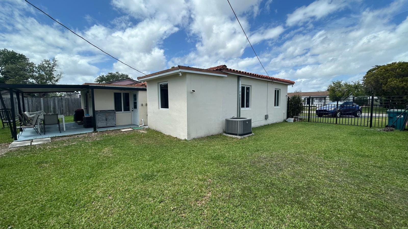 Building Photo - 6790 SW 18th St