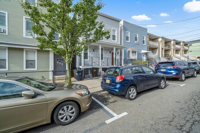 Building Photo - 207 68th St
