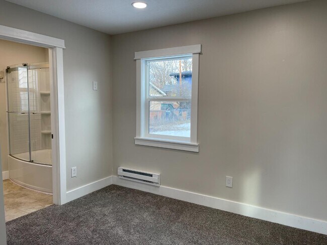 Building Photo - 2260 S 10th St W