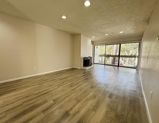 Building Photo - 12100 Melville Dr
