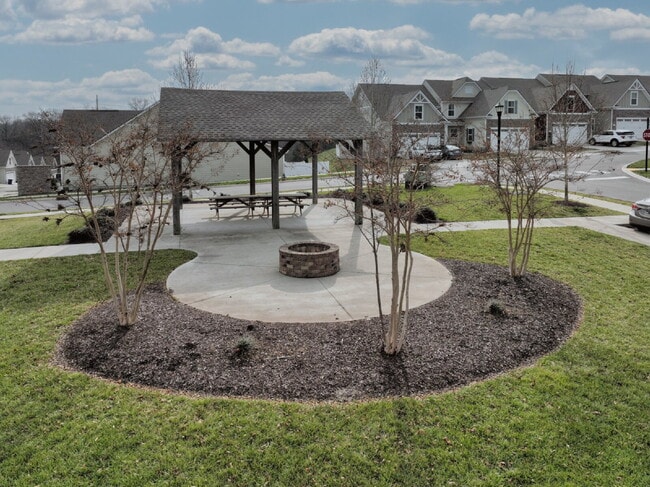 Building Photo - Luxury Townhome in a Prime Goodlettsville Location just Minutes to Nashville!