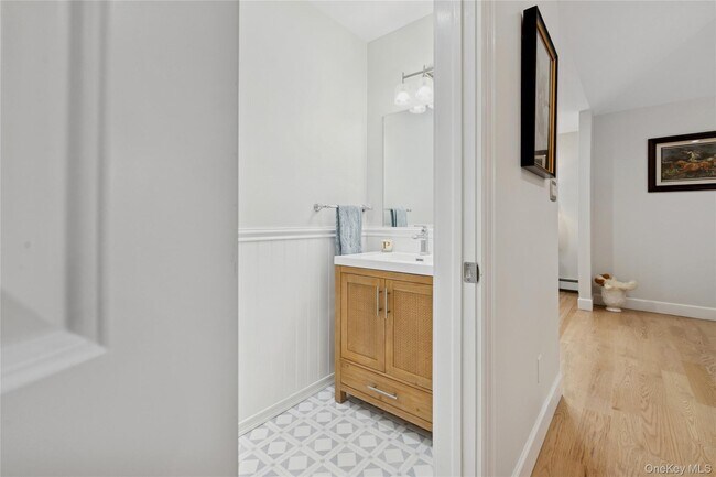 Building Photo - 4 Chestnut Ln