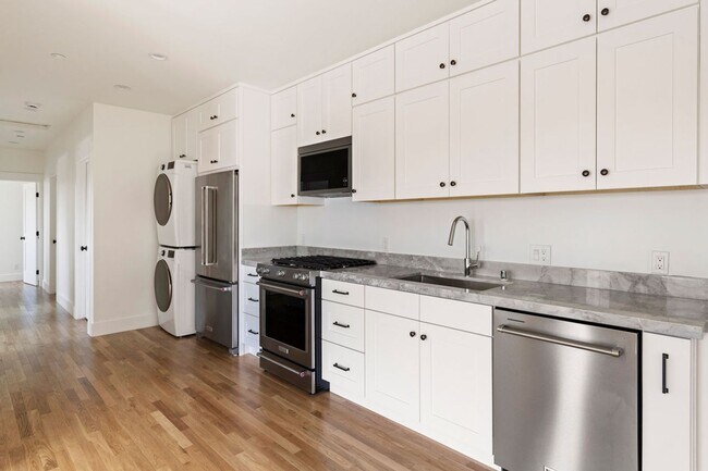 Building Photo - 5 Bed / 5 Bath Residence in Echo Park Now Available!