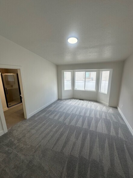 Building Photo - 4433 Mankato St