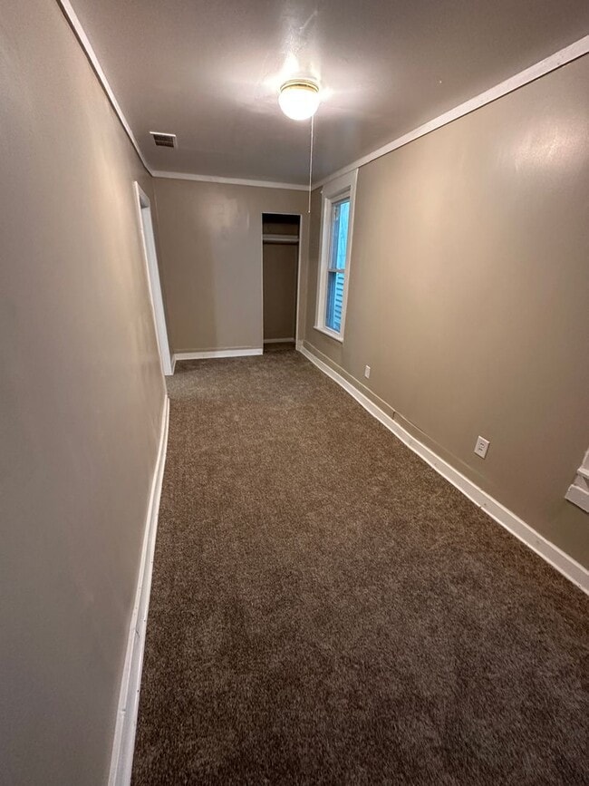 Building Photo - Spacious 5-Bedroom Home with 2 Full Baths, Freshly Rehabbed, Ready to rent