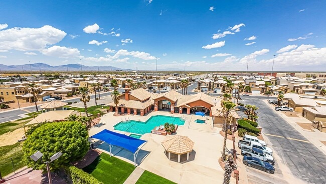 Building Photo - Beautiful 3 bed-2 baths with Casa Club/Gym...