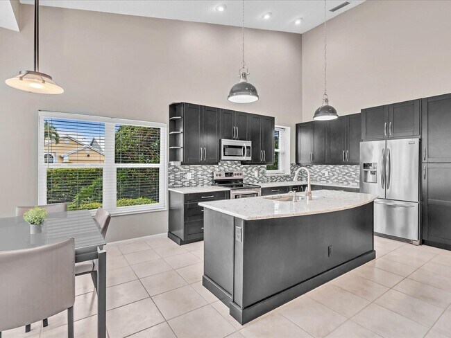 Building Photo - 8253 Horseshoe Bay Rd