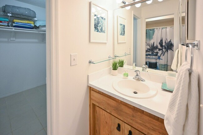 Building Photo - 301 Markley Ct