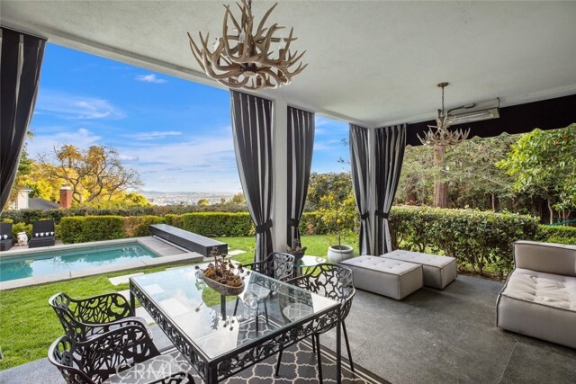 Building Photo - 1514 Sunset Plaza Dr