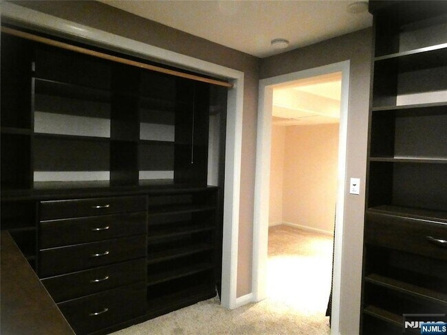 Building Photo - 355 Elm St