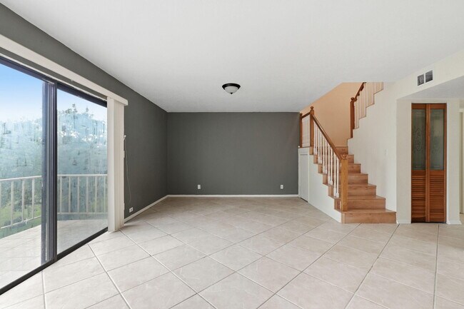 Building Photo - 430 Commodore Dr