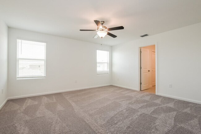 Building Photo - 2042 Hemingway Cir