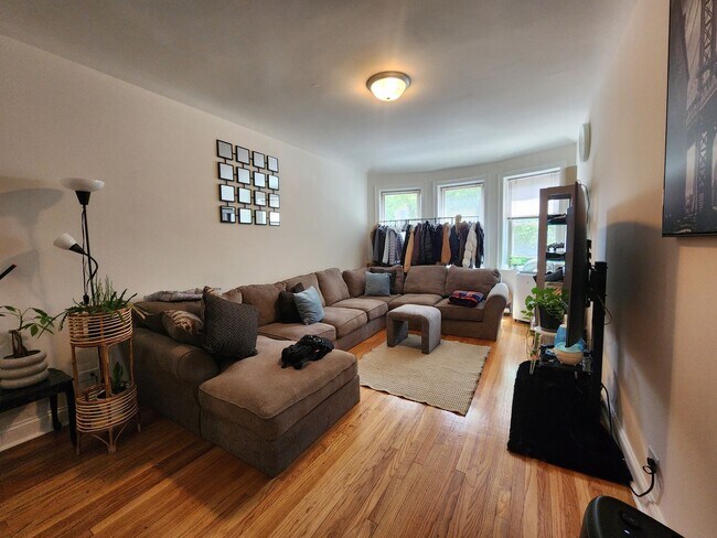 Building Photo - Spacious and Bright 1 Bedroom in Northpark