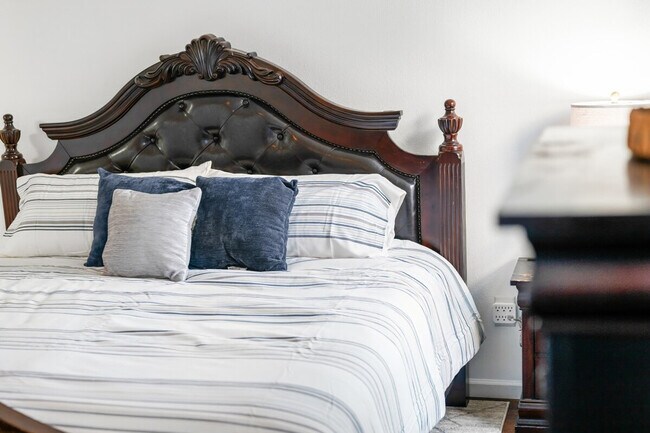 Building Photo - 2386 Meadow Bend Dr