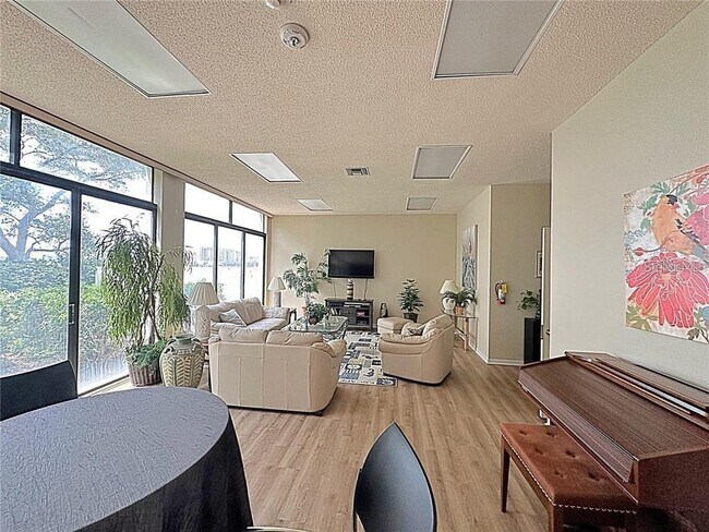 Building Photo - 660 Island Way