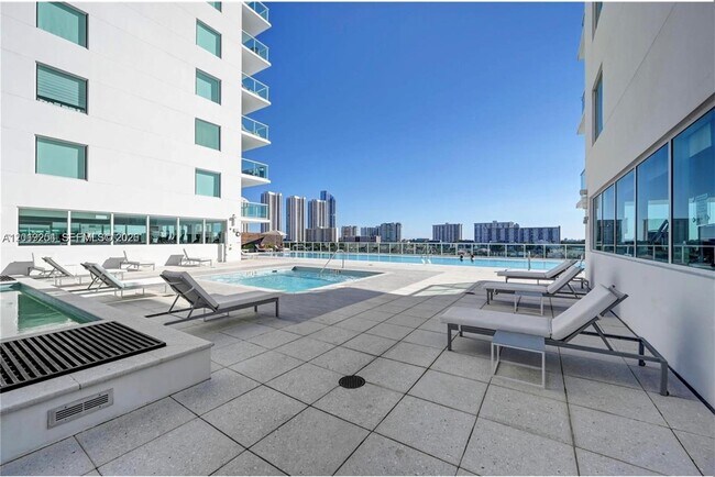 Building Photo - 400 Sunny Isles Blvd