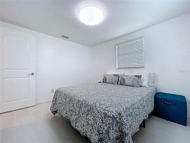 Building Photo - 2107 Harrison Dr