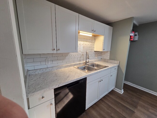 Building Photo - 2422-2424-2424 Tinnell Ct