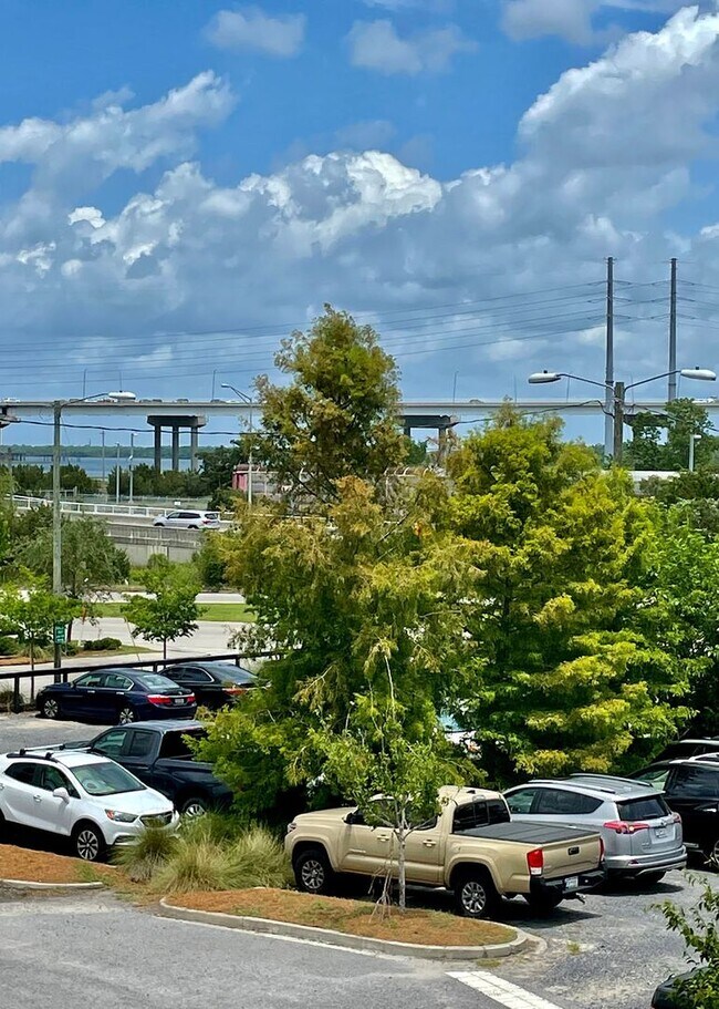 Building Photo - Available 8/1. Gorgeous 2 BR/1 BA Unit in the Historic East Side!