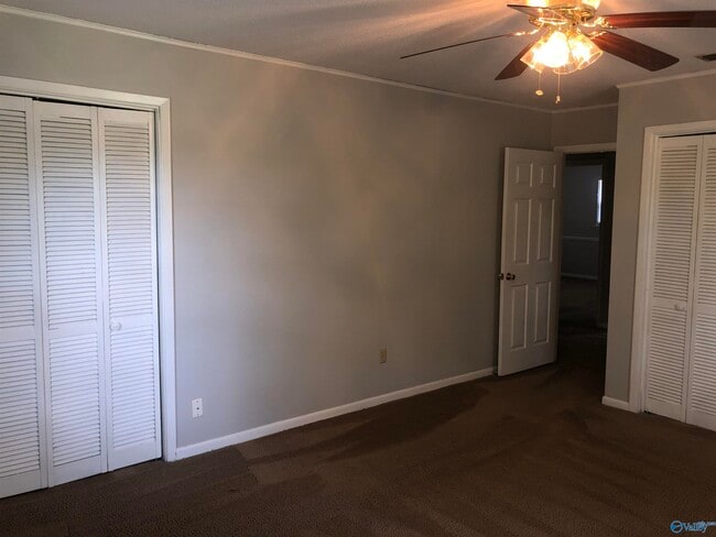 Building Photo - 5642 Chickasaw Dr