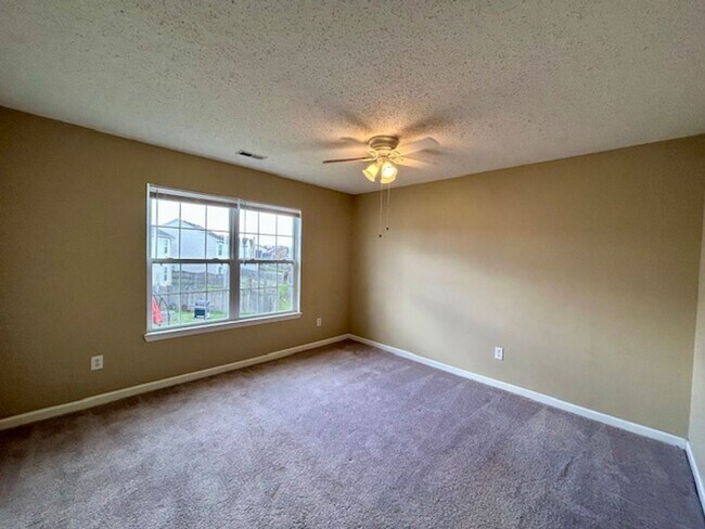 Building Photo - Wonderful 4 Bedroom 2.5 Bathroom Two Story Home in Lawrence!