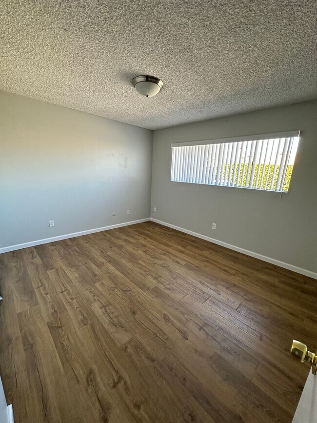 Building Photo - 564-568 7th St