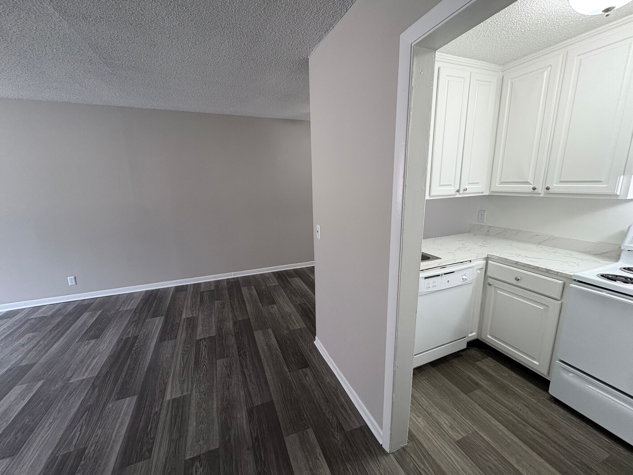 Building Photo - 1005 Hickory Hill Ln