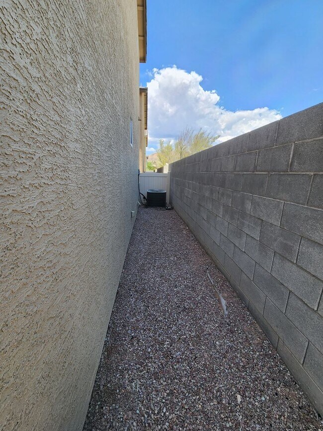 Building Photo - A Beautiful 3 Bedroom 2 story home in SW. ...