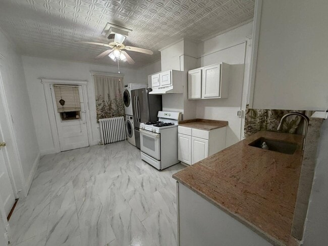 Building Photo - 84 W 9TH St