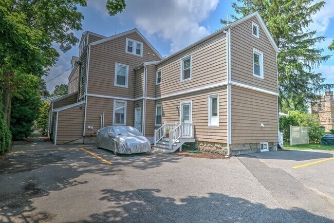 Building Photo - 37 Walnut Pl