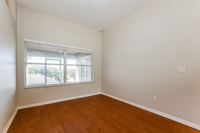 Building Photo - 819 Shore Breeze Way