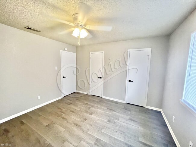 Building Photo - 2 br, 1 bath 4plex - 4805 Rainbow Cir Unit 1