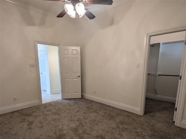 Building Photo - 11301 Taylor Draper Ln