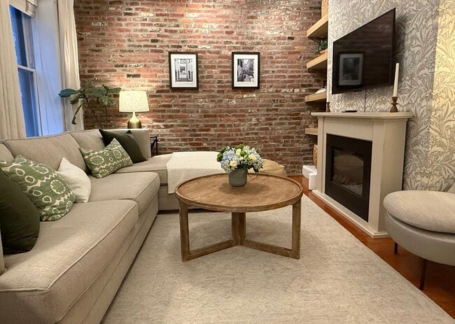 Building Photo - 59 Myrtle St