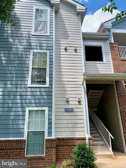 Building Photo - 21033 Timber Ridge Terrace