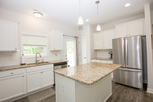 Building Photo - "Spacious 4 Bed, 2.5 Bath Rental in Vass, ...